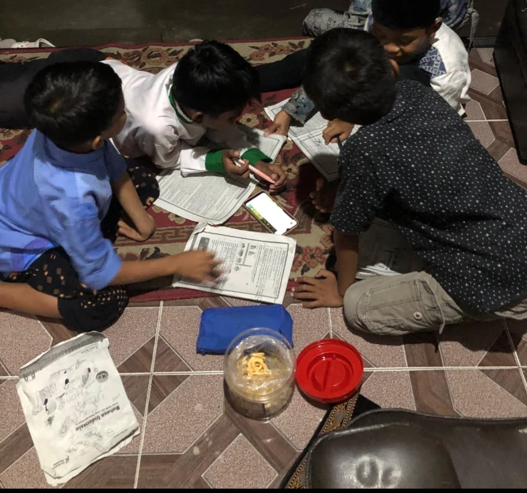 Belajar kelompok Murid SD Sempu