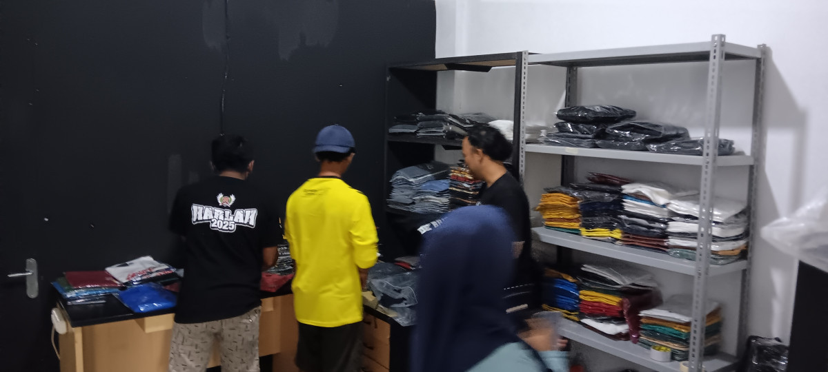 Warga Pokoh Berburu Promo Diskon Baju, Celana dan Jaket Skilles Pokoh