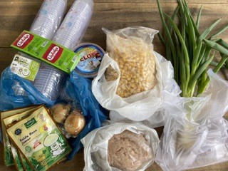 Menyuplai bahan mentah PMT lokal oleh kader Sanggrahan