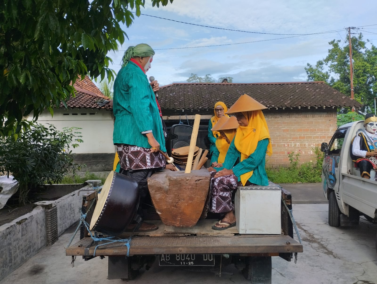 Persiapan Gejog Lesung Manunggal Budaya Pokoh Mengikuti Kirab Budaya
