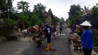 Kerja bakti warga RW 36 Sanggrahan
