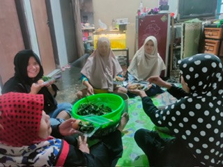 Rewang diacara selapanan bayi di Kregan Sanggrahan