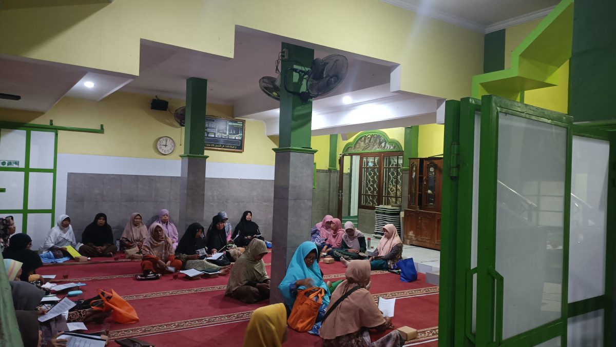 Kegiatan majelis taklim yasinan bapak ibu RT 02 dan RT 04 Malangrejo