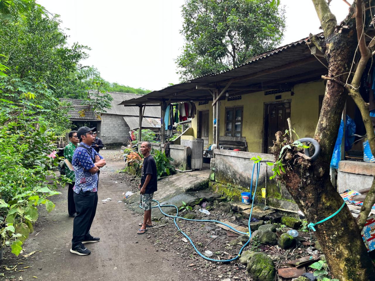Survey Rumah tidak layak huni oleh pak Ulu-ulu  di RT05 RW25 Padukuhan Sempu