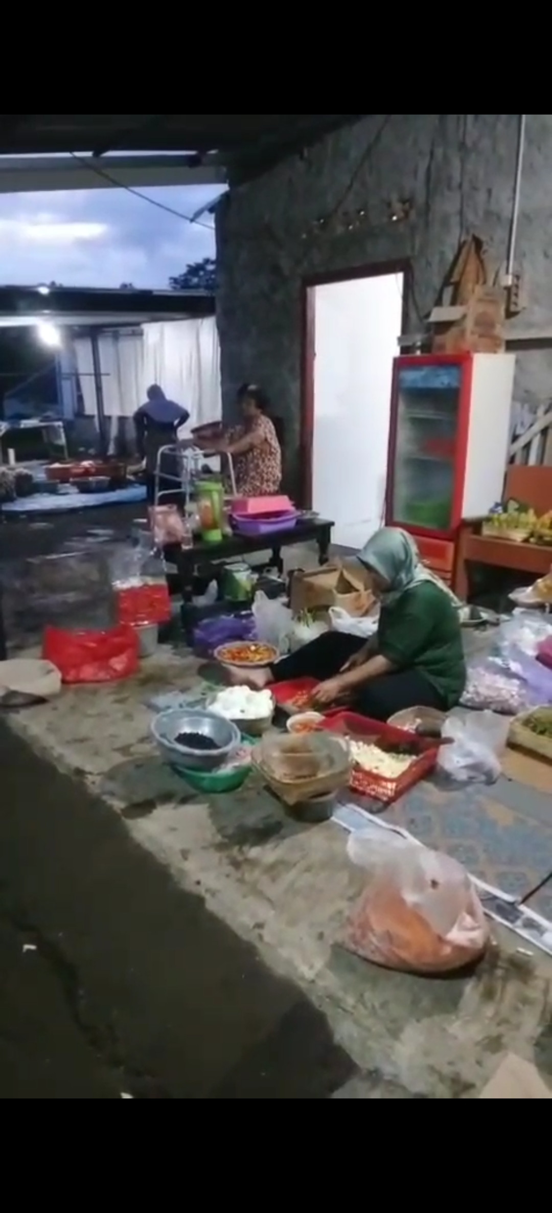 Kegiatan Rewang Manten di RT01 Sempu