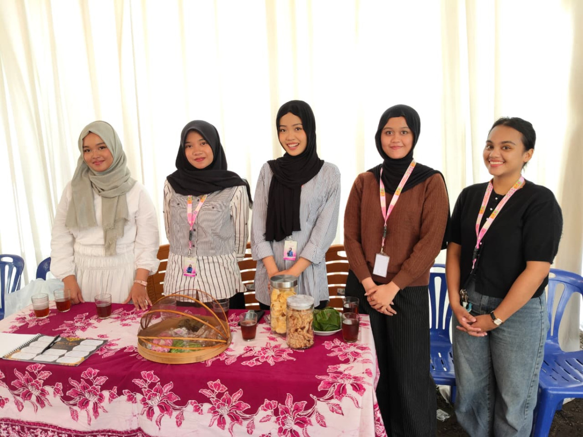 KKNM UNY 2025 membantu Sinoman Manten di RT01 Sempu