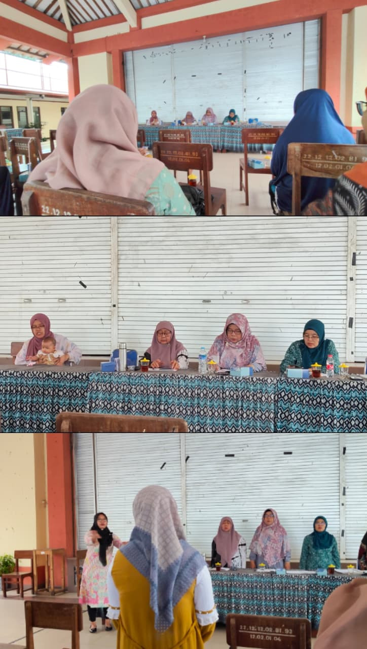 Ibu Dukuh Sempu mengikuti Kegiatan Pemberdayaan Kesejahteraan Keluarga di Kalurahan Wedomartani