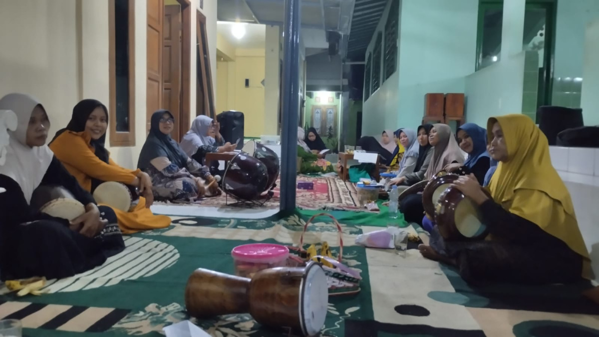 Latihan Hadroh PP Ar Robithoh Padukuhan Krapyak