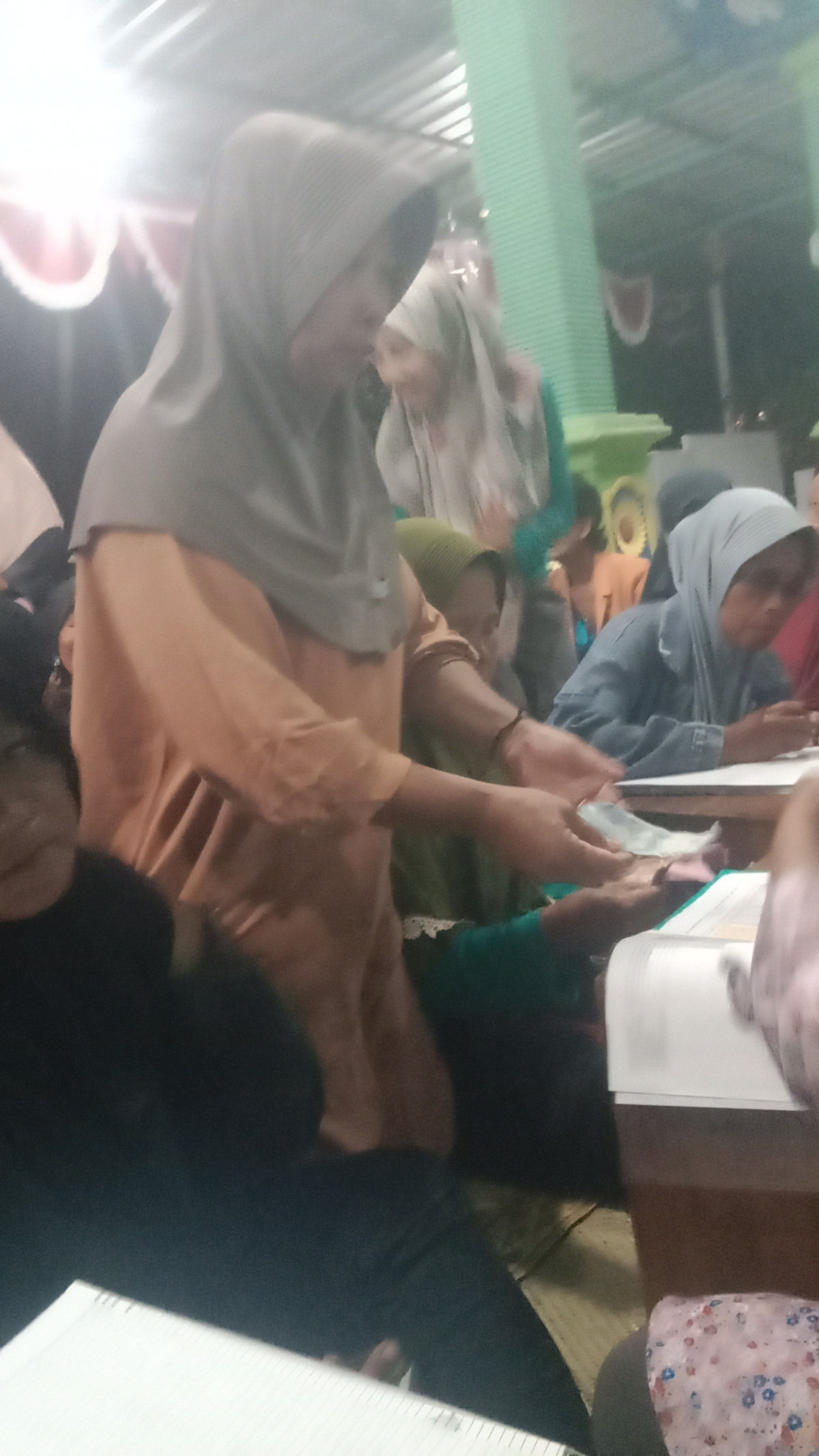 Arisan ibu2 pkk warga gedongan lor