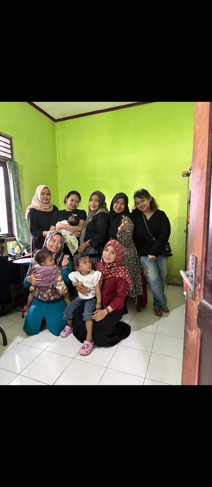 Menjenguk bayi oleh warga Krapyak Wedomartani