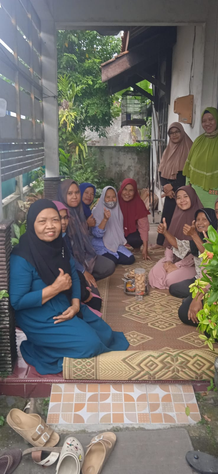 Kegiatan rukun sosial ibu" RT 02 Padukuhan Malangrejo