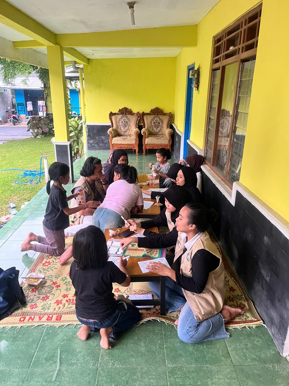 Bimbingan Belajar oleh Mahasiswi KKN Mandiri UNY di Sempu