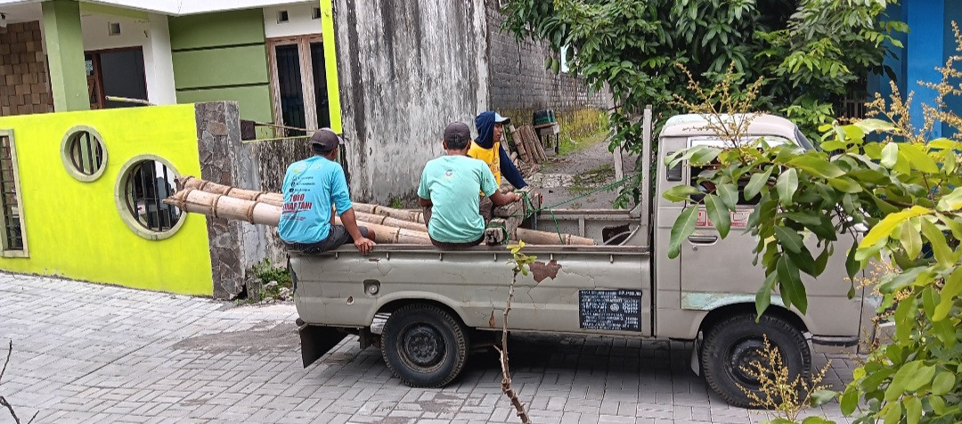 Gotong Royong RT 02 Pokoh