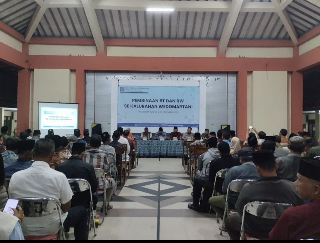 Ketua RT dan RW Padukuhan Pokoh Mengikuti Pembinaan RT/RW di Kalurahan Wedomartani