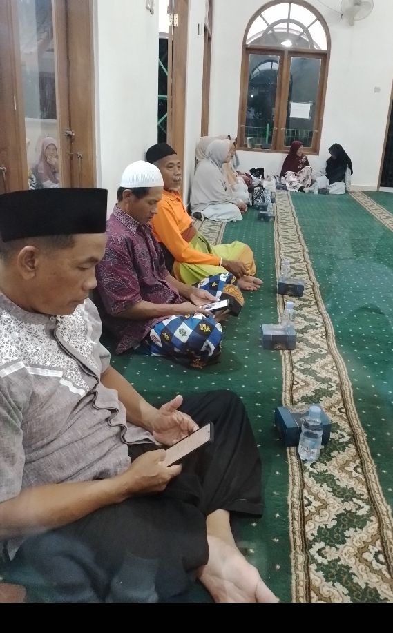 Pengajian peringatan israk miraj warga Gondanglegi