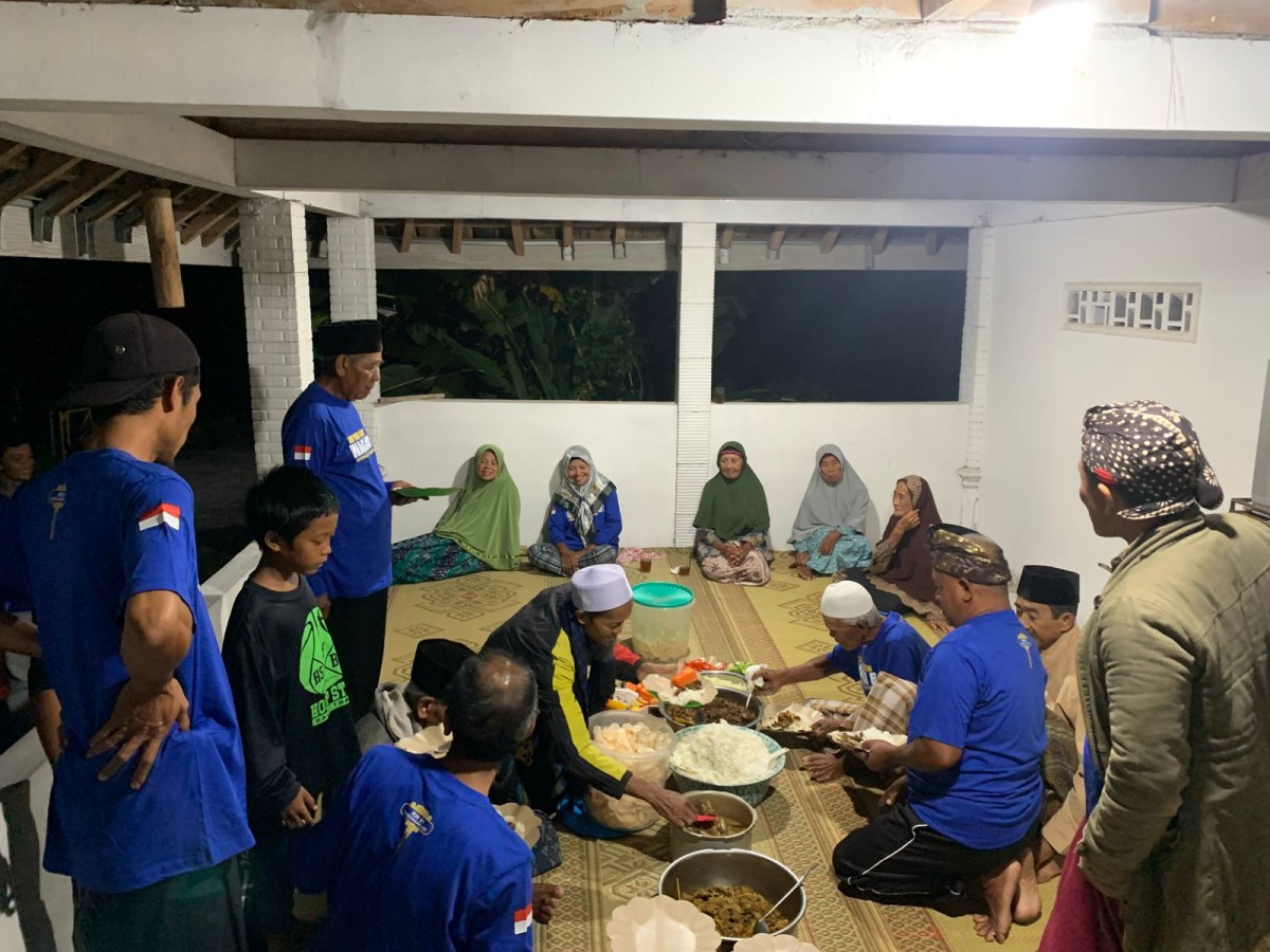 Tirakatan mlm tahun baru warga rw 01 warga gedongan lor