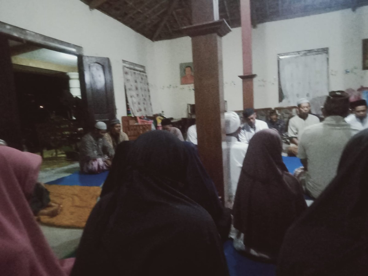 Tahlilan rutin ruwahan warga rw o2 gedongan lor
