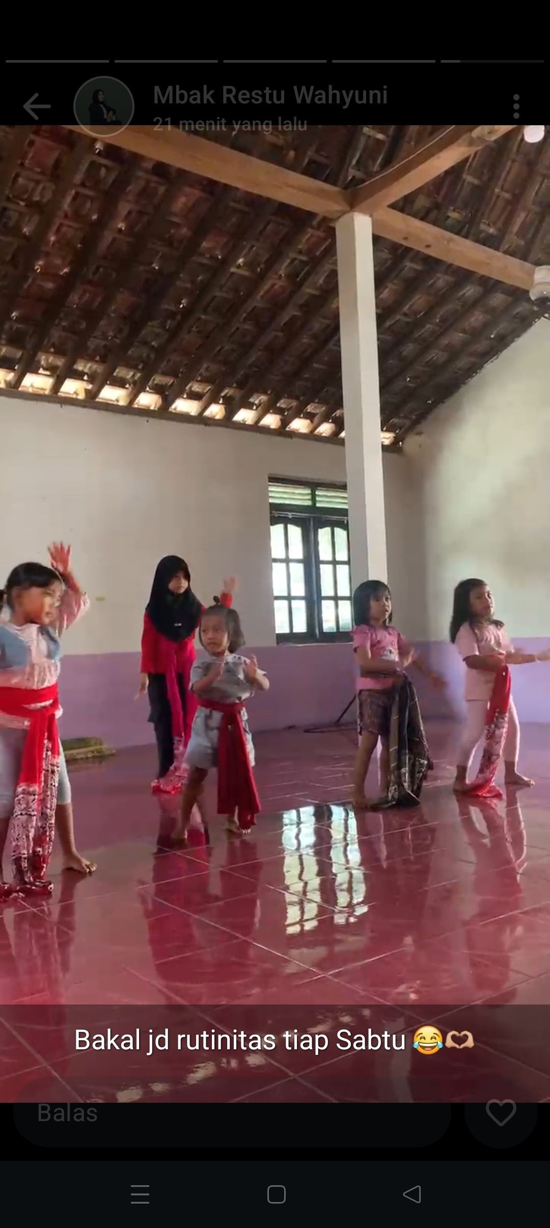 Kegiatan rutinan setiap hari Sabtu latihan menari tradisional di sanggar Aruna lestari gebang Jetis wedomartani Ngemplak