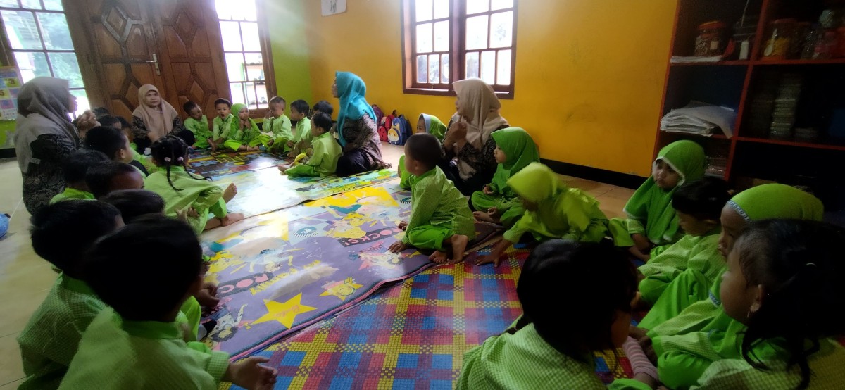 Hari pertama masuk sekolah anak anak paud SPS kemuning Tegalsari