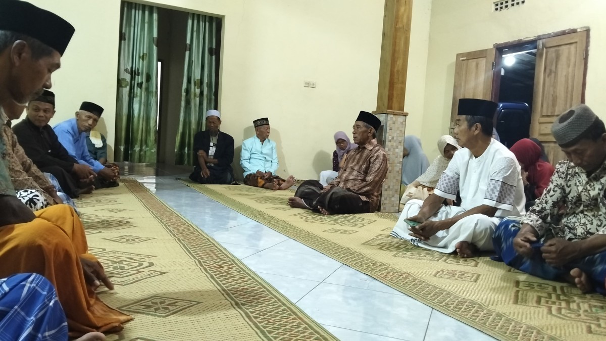 Amalan rutin tahlilan ruwahan warga rw 01 gedongan lor