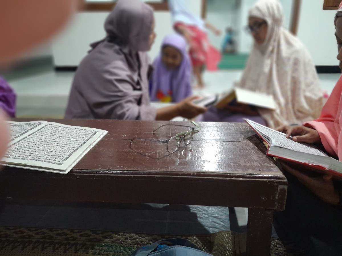 Tadarus Al quran oleh ibu2 warga krajan