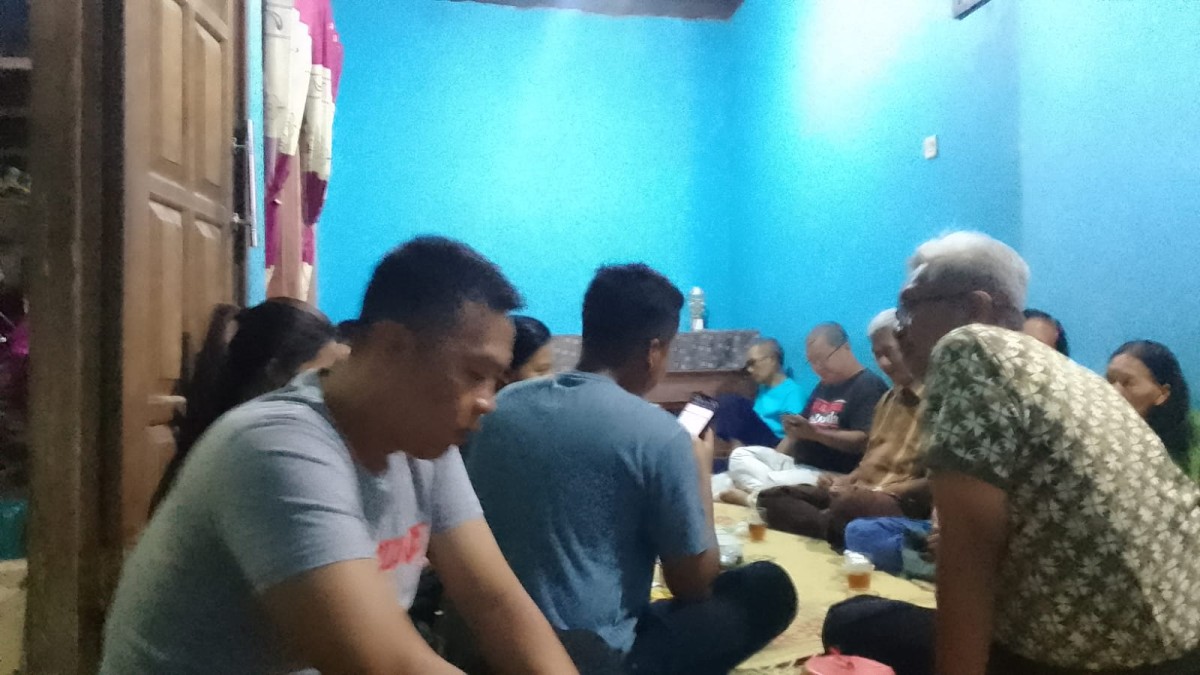 Doa Rutin malam jumat d Rumah Bpk Kriswanto linhk Yustinus Rt 01 Babadan