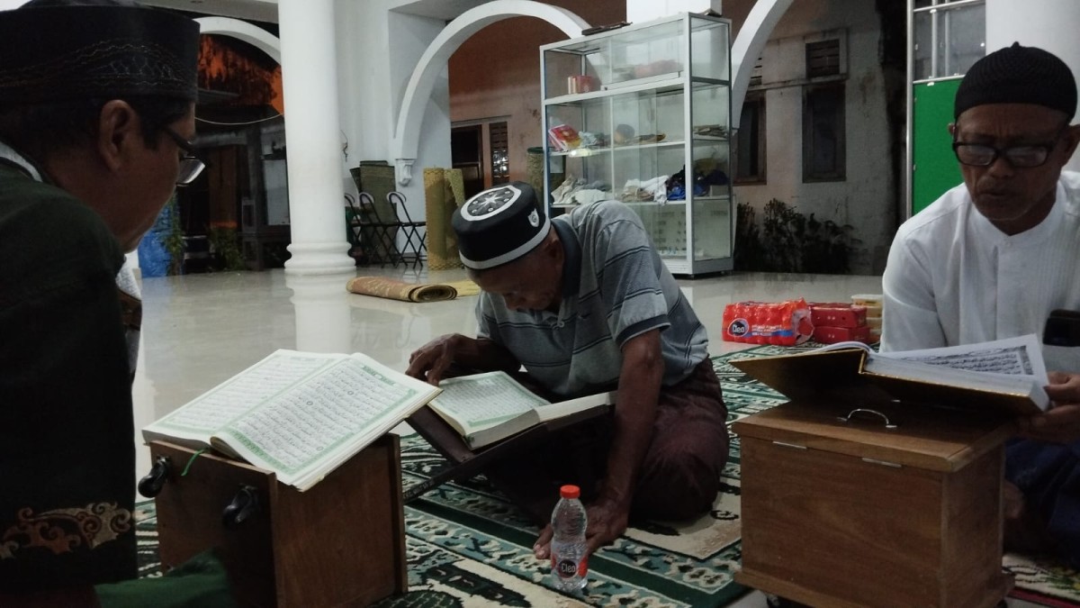 Tadarusan hari ke 2 di bulan suci Ramadan di masjid Babadan