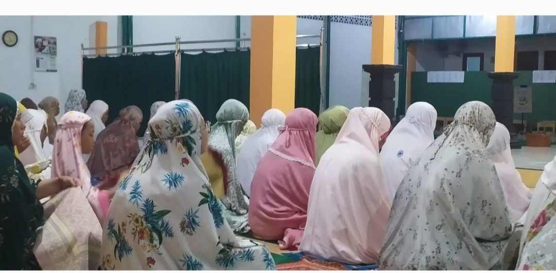 Ibadah Sholat Tarawih Malam ke 1 Masjid Al Amin Pokoh