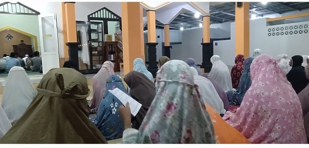 Ibadah Sholat Tarawih Malam ke 9 Masjid Al Amin Pokoh