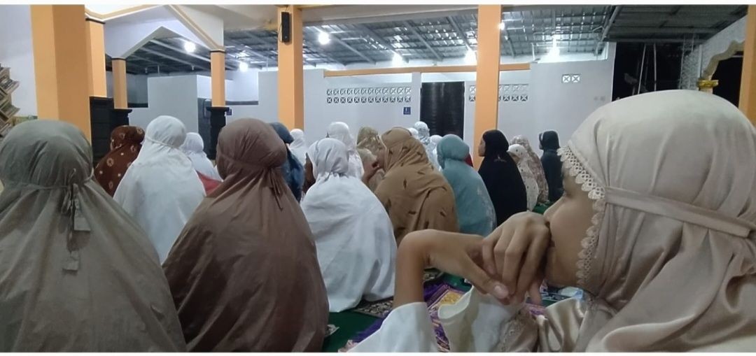 Ibadah Sholat Tarawih Malam ke 10 Masjid Al Amin Pokoh