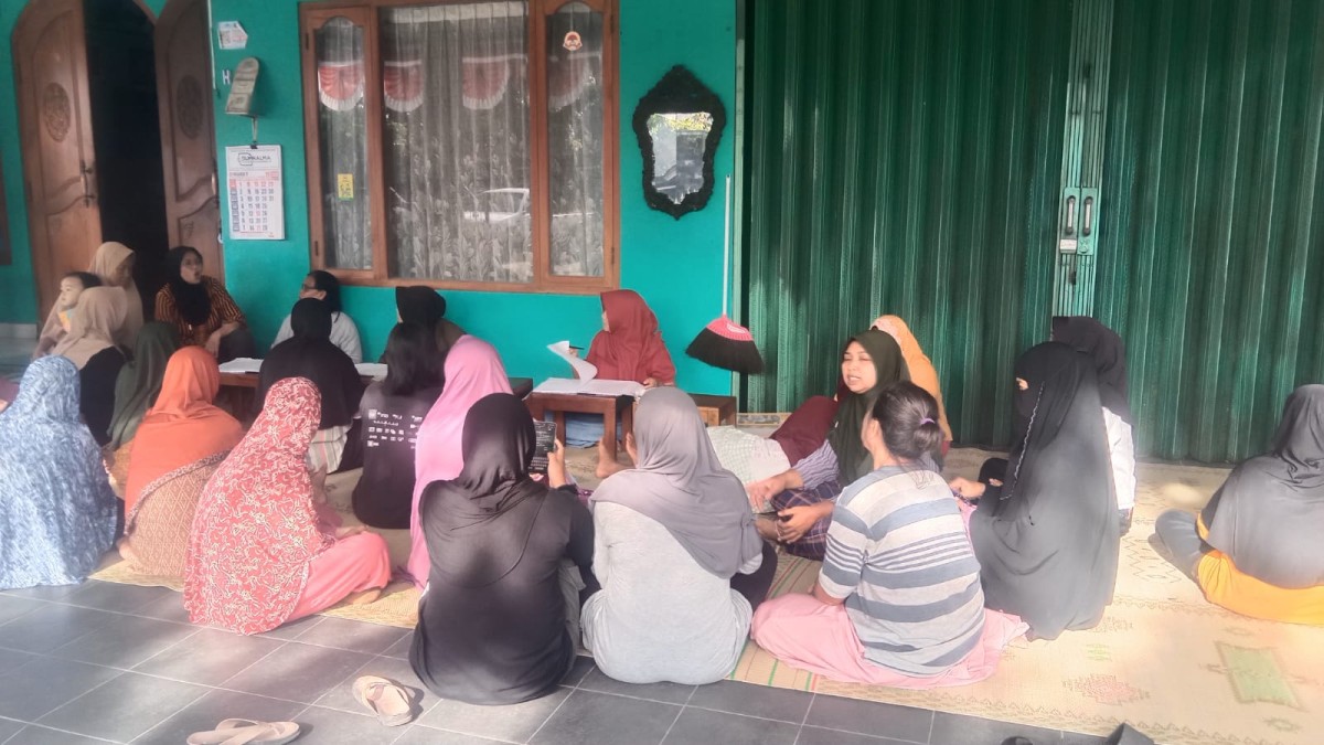 Arisan rutin ibu2 pkk warga gedongan lor