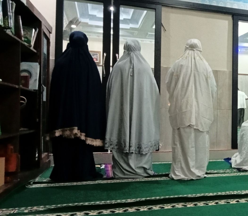 Sholat subuh warga RW 38 Tegalsari