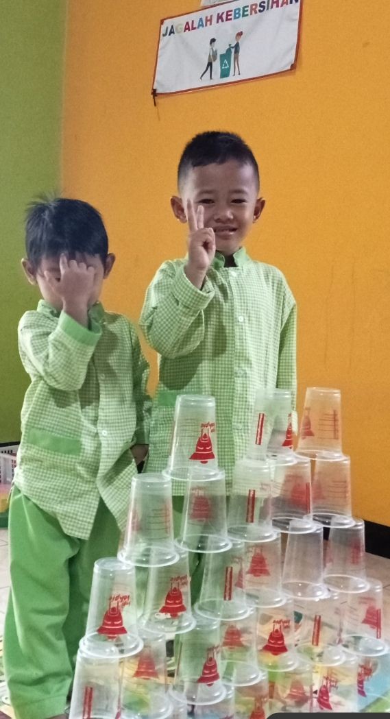 Kegiatan belajar dan bermain anak anak PAUD sps kemuning Tegalsari