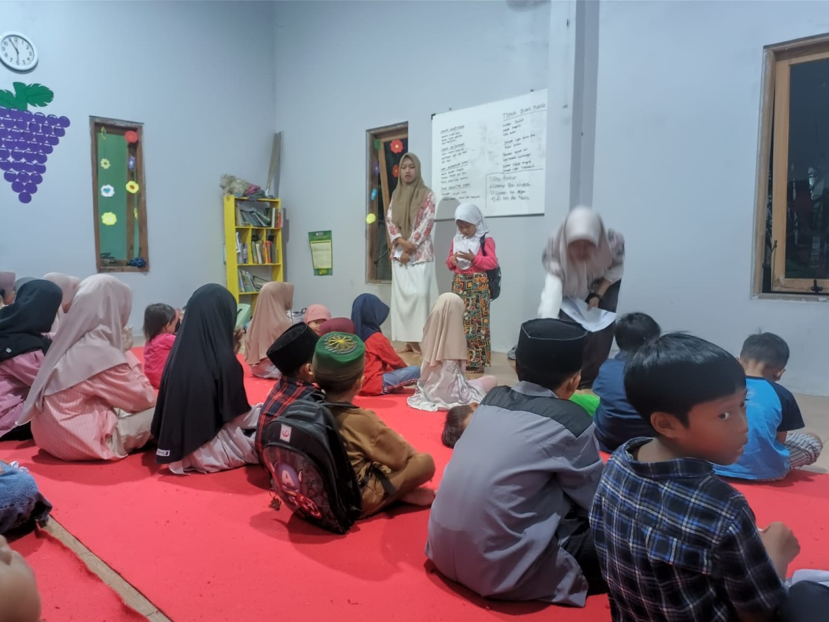 TPA salman al farisi menjelang buka bersama warga gedongan lor