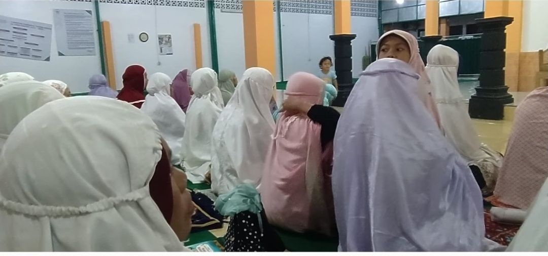 Ibadah Sholat Tarawih Malam ke 12 Masjid Al Amin Pokoh