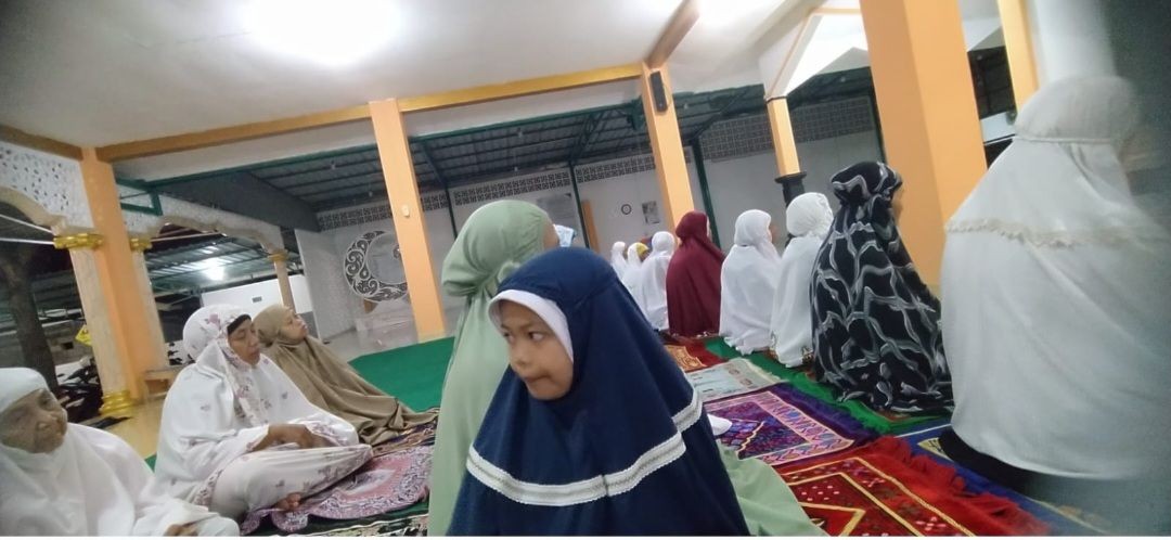 Ibadah Sholat Tarawih Malam ke 13 Masjid Al Amin Pokoh
