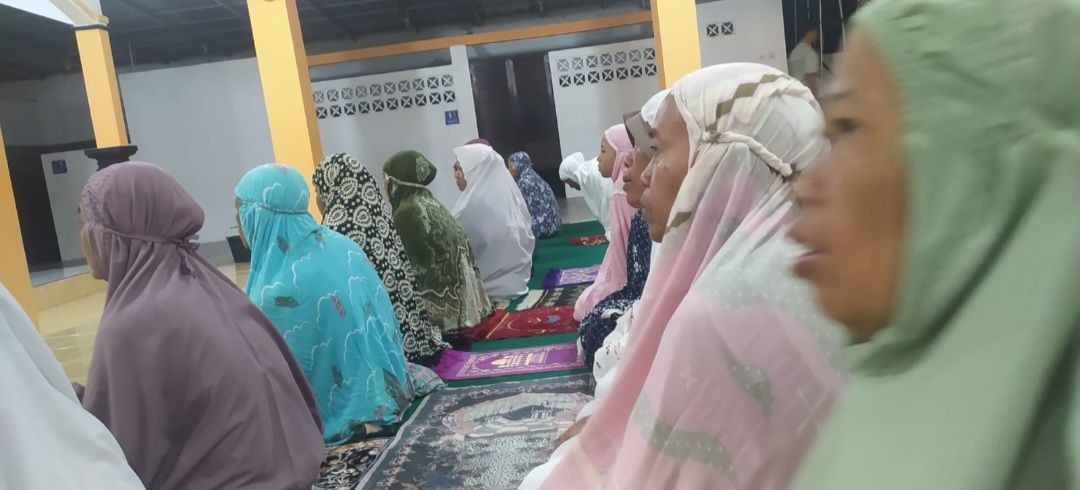 Ibadah Sholat Tarawih Malam ke 16 Masjid Al Amin Pokoh