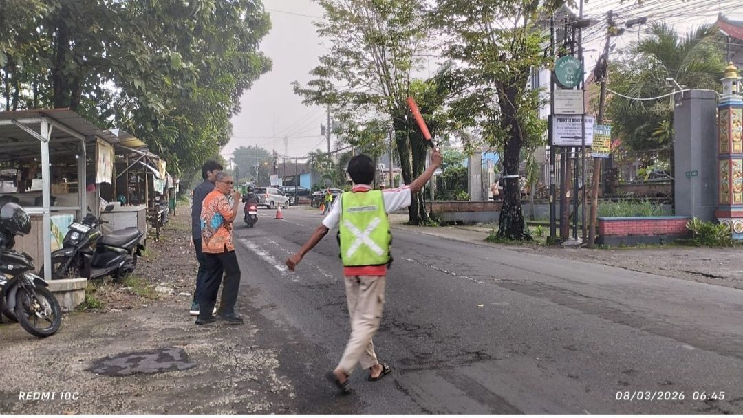 Partisipasi Warga RT 01 Padukuhan Pokoh Dalam Pengamanan Parkir Gereja