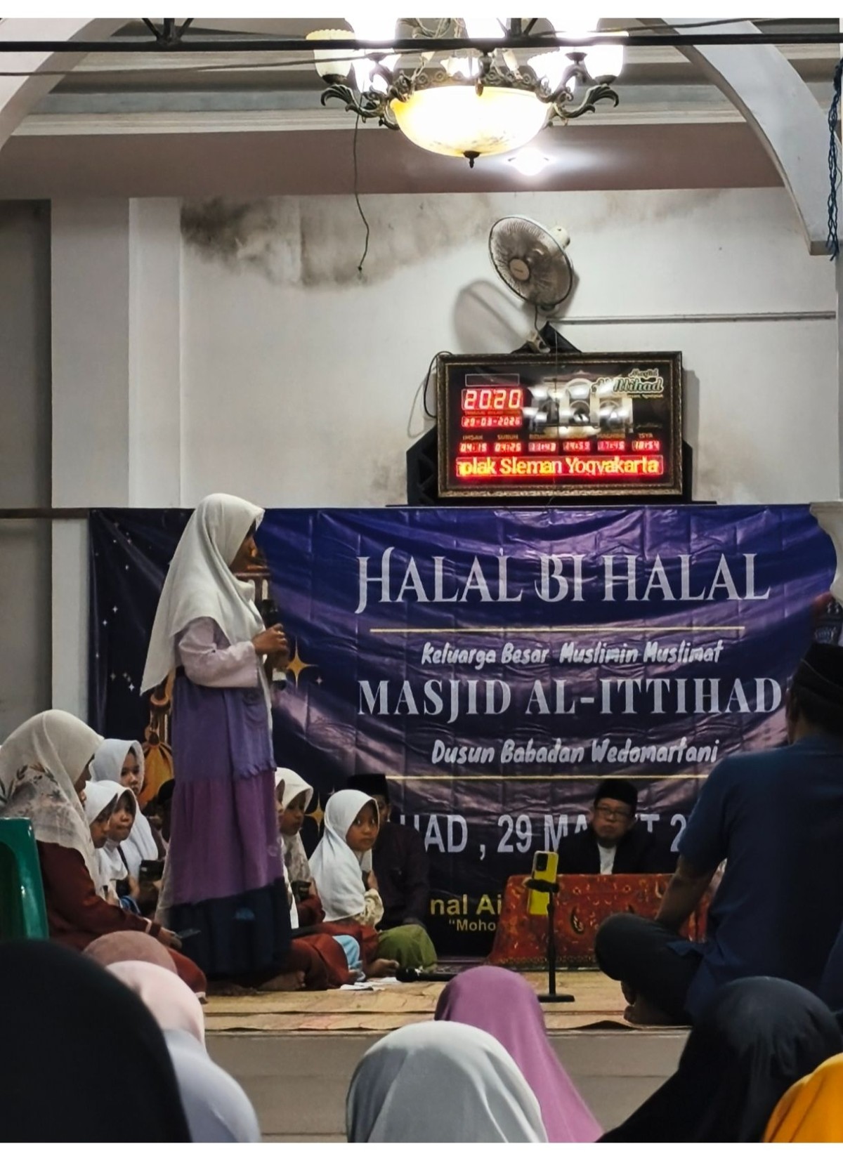 Penampilan Dai cilik santri TPA An-Nafi  dalam acara halal  bi halal dusun Babadan