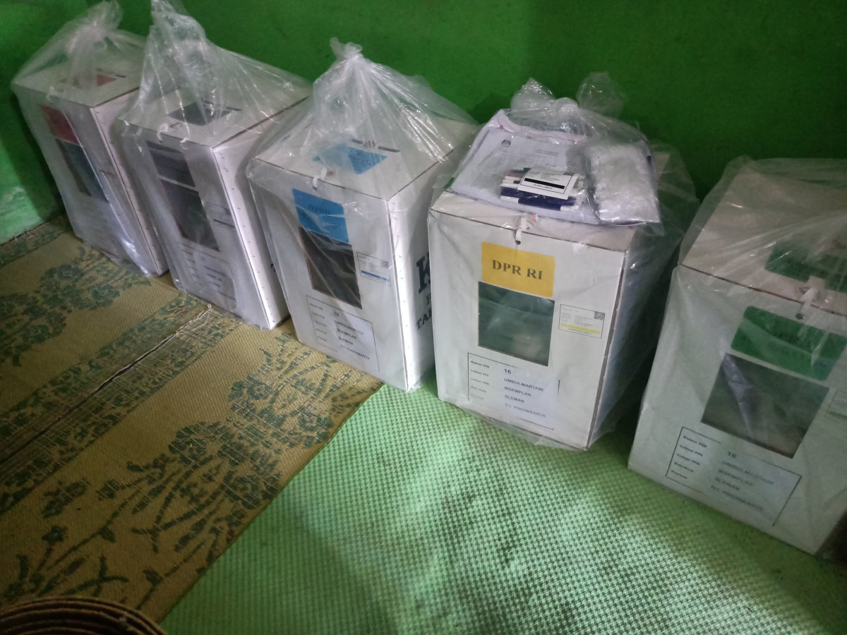 Pendistribusian logistik pemilu tps 16 dongkelsari puntuk