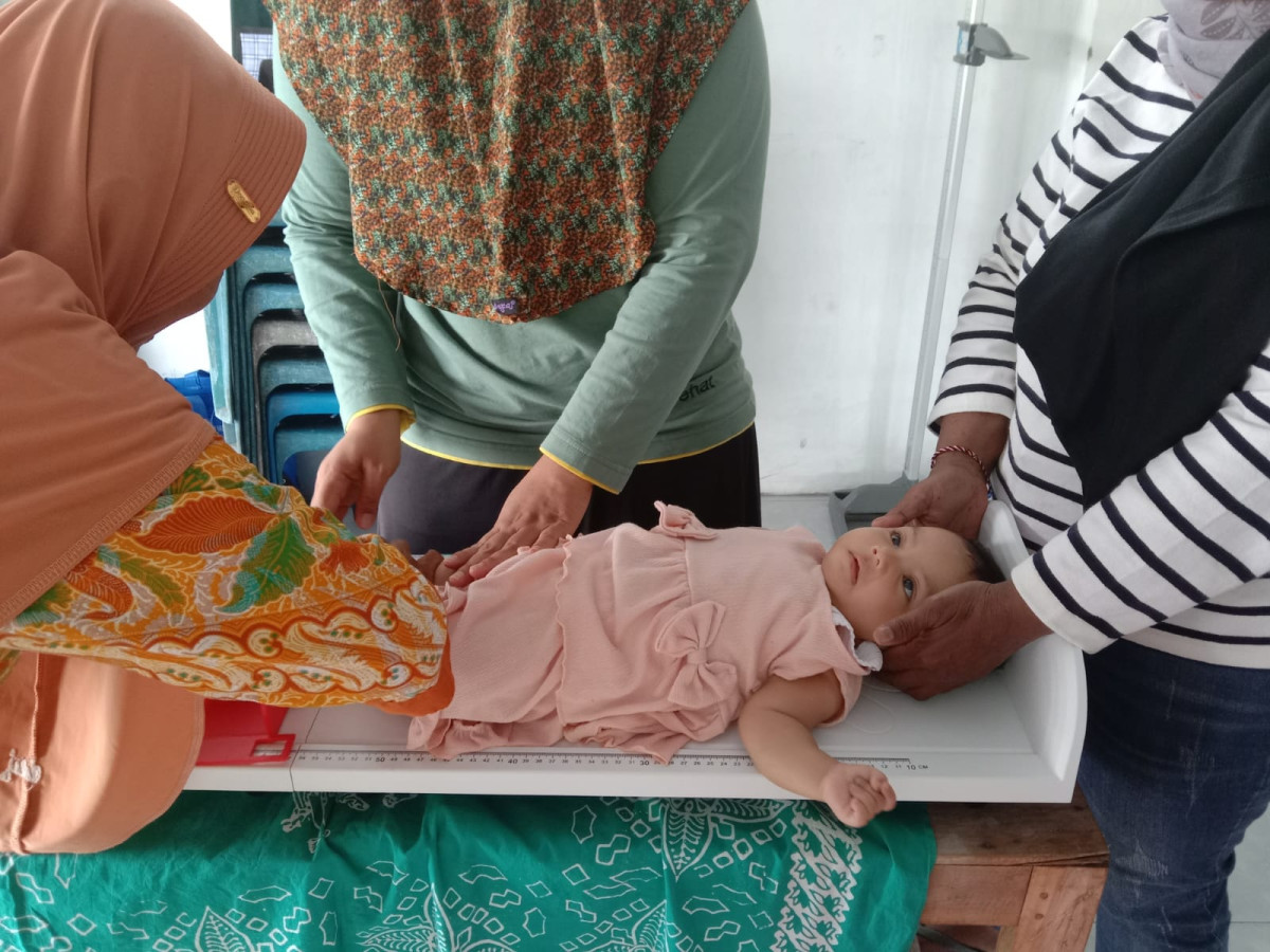 posyandu kemuning d balai dusun Grogolan pada tanggal 28 mei 2024. pengukuran panjang badan bayi di bawah 2thn.