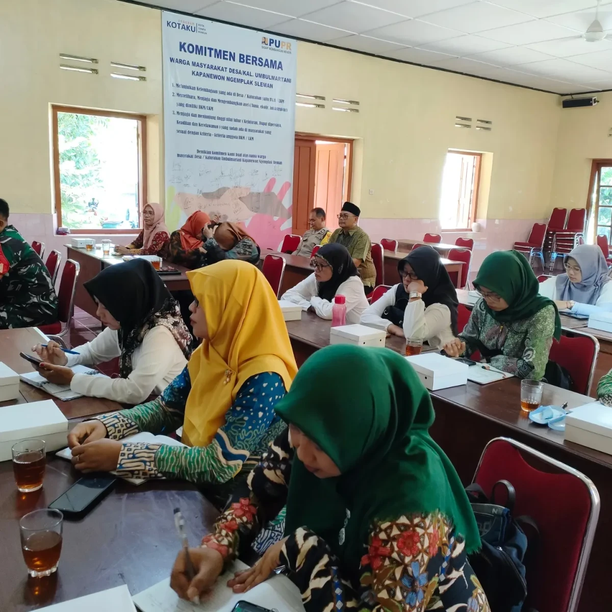 Peserta antusias mendengarkan materi