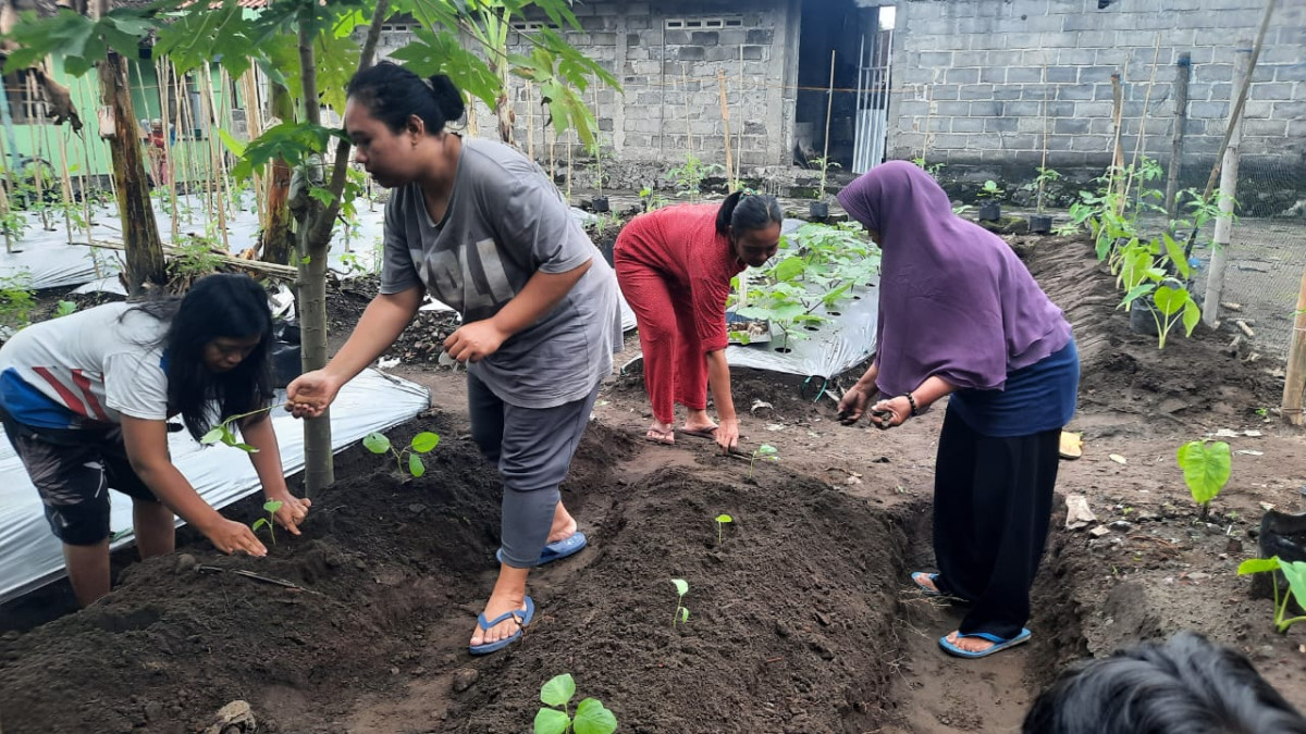 gotong royong warung hidup dusun sapen
