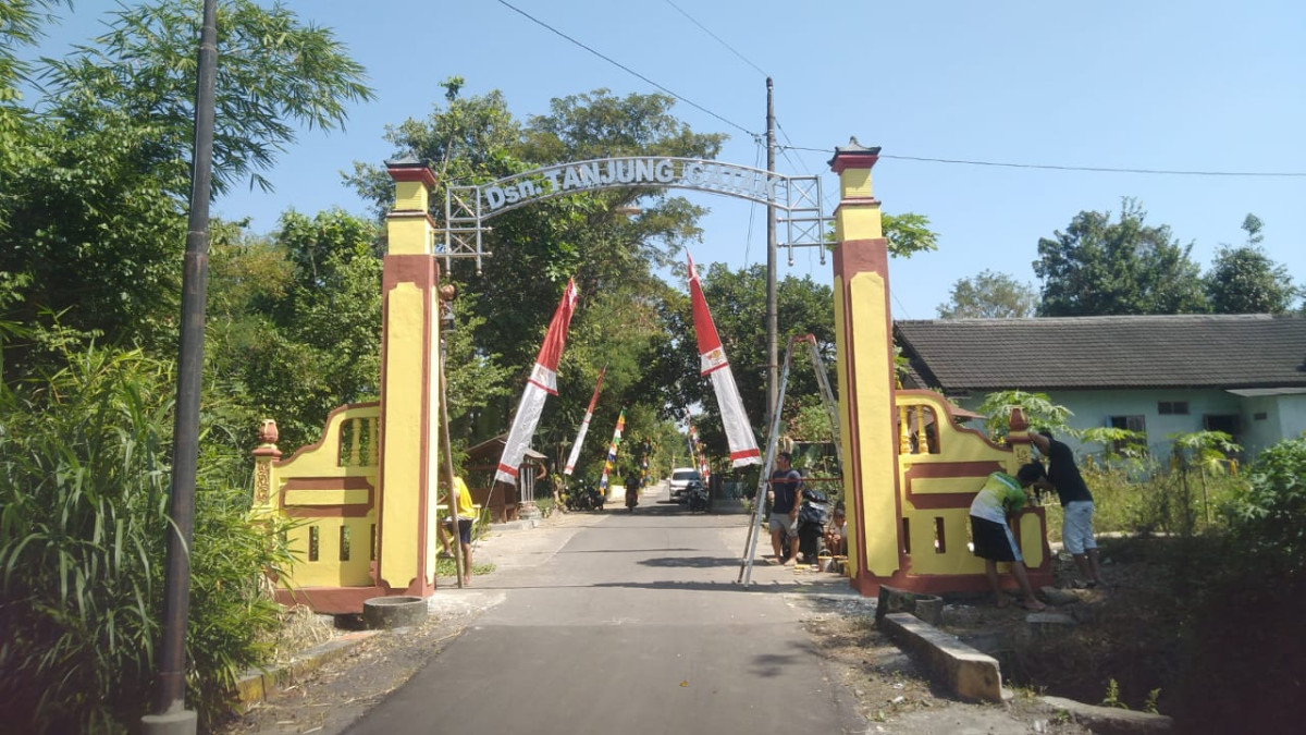 Pemasangan umbul2 & finishing pengecetan