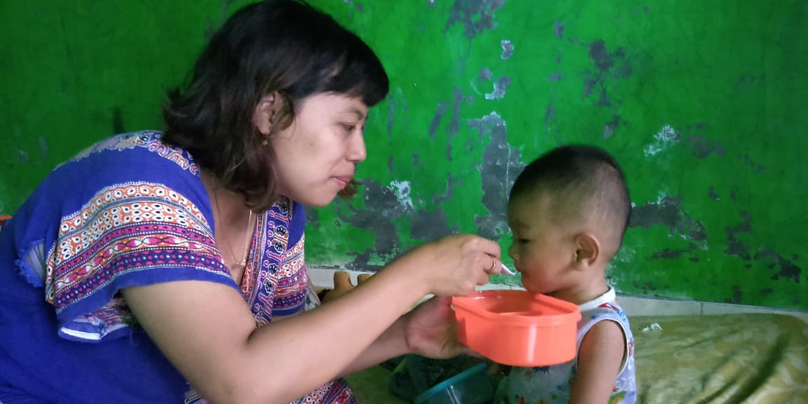 Pemberian PMT Balita Dusun Degolan