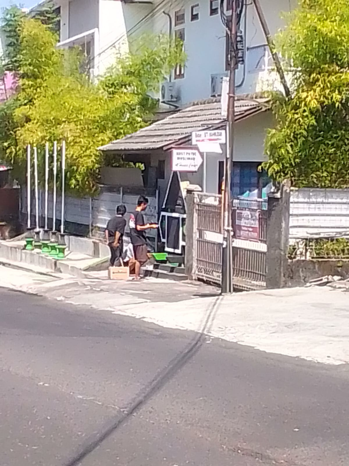 Pengecatan Gapura Dusun dalam Rangka HUT RI Ke 79 Dusun Degolan