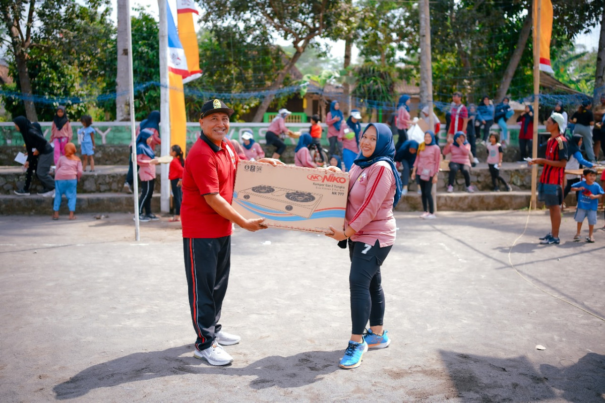 pembagian doorprice dusun sapen