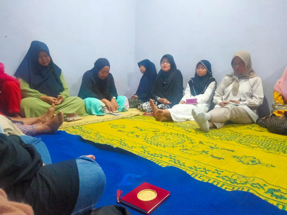 Yasinan Rutin oleh ibu2 warga Dongkelsari Puntuk