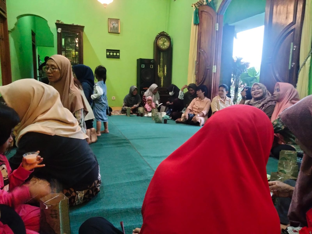 Pertemuan rutin pkk rw 18 Puntuk Dongkelsari Rejodani Umbulmartani