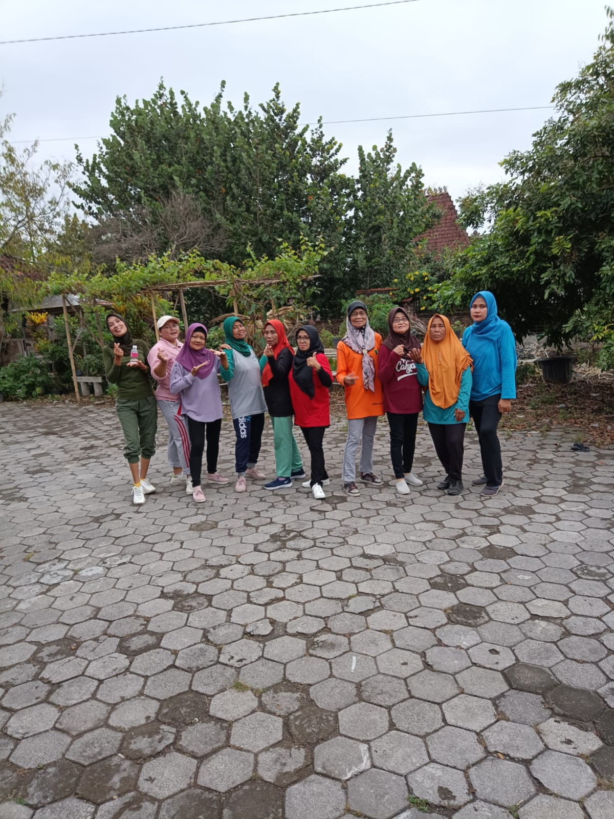 Senam rutin warga Puntuk Dongkelsari Rejodani Umbulmartani